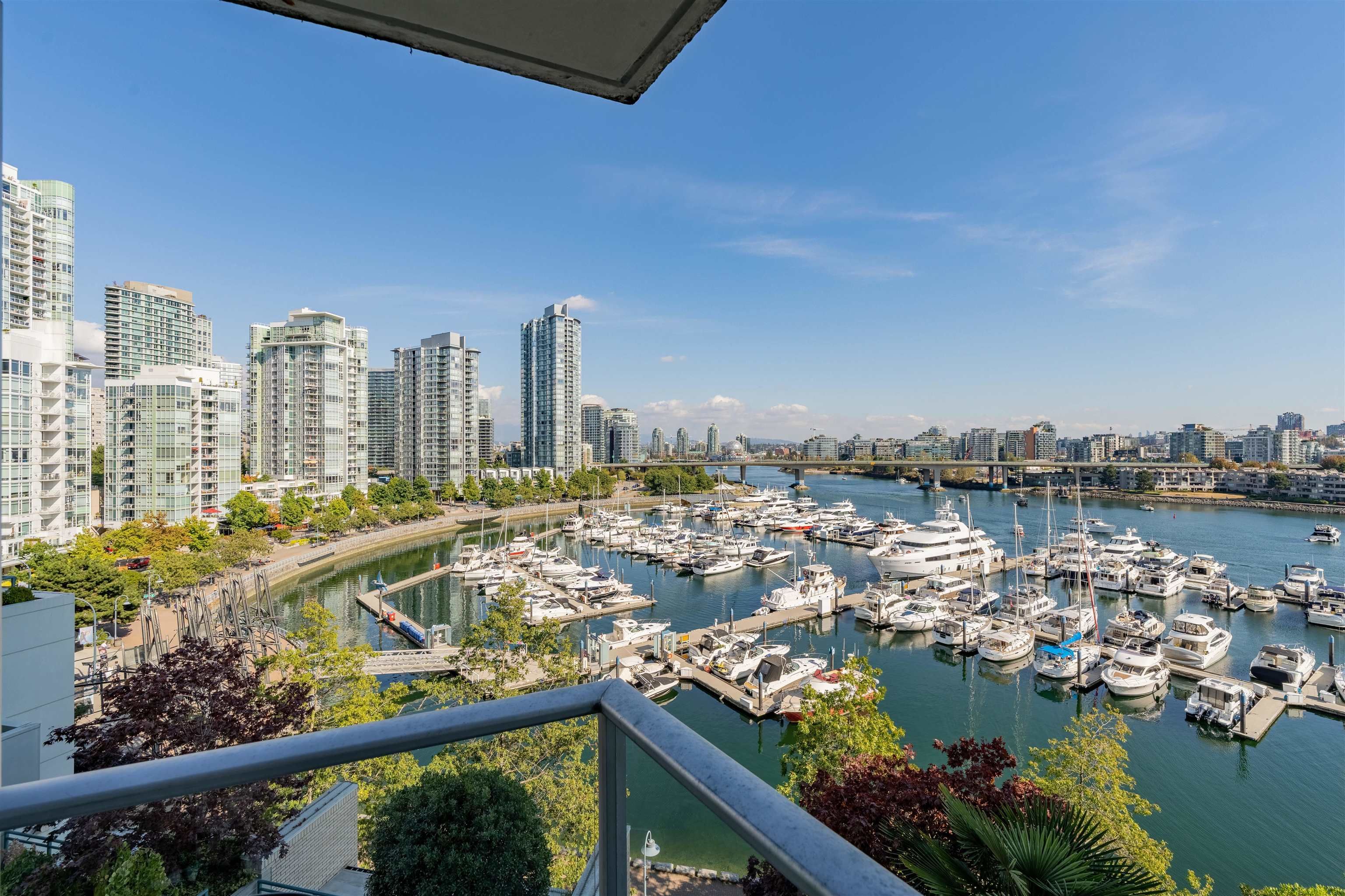 I have sold a property at 901 1228 MARINASIDE CRES in Vancouver
